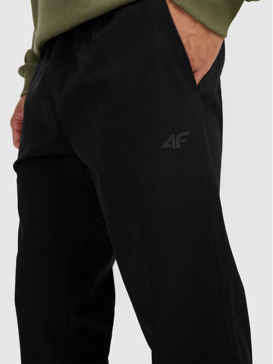 4F 4F Spodnie dresowe NOS Czarny Regular Fit