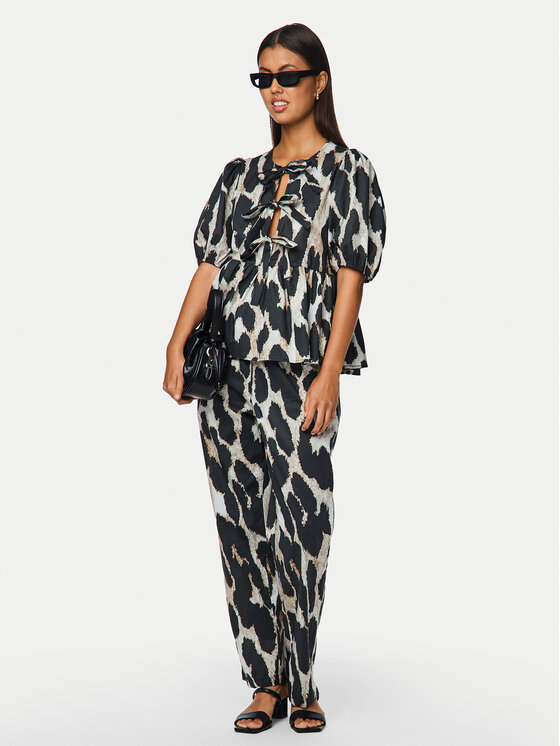 Pieces Pieces Hlače Jade 17155365 Crna Straight Fit