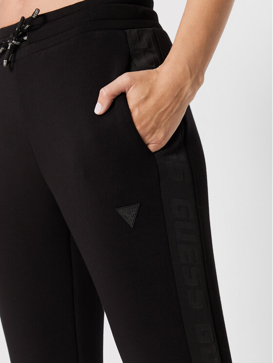 Guess Guess Jogginghose V2YB18 K7UW2 Schwarz Regular Fit