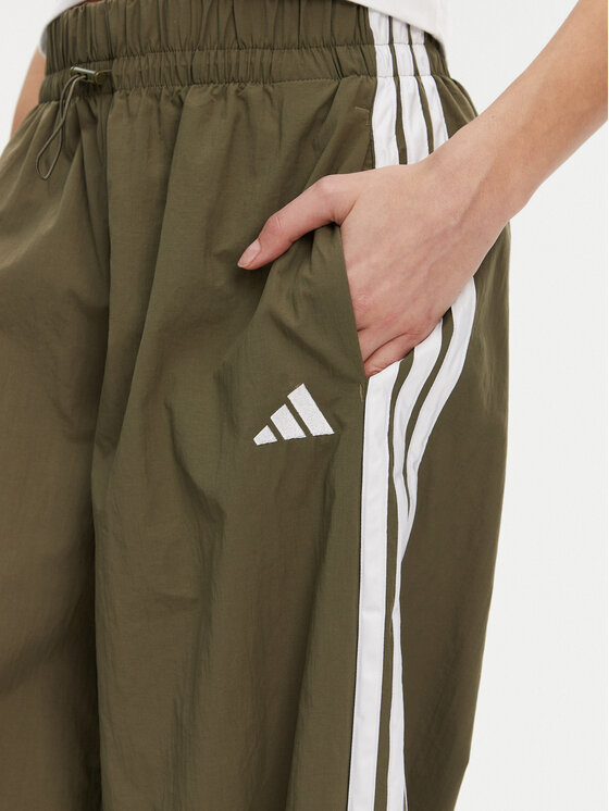 adidas adidas Spodnji del trenirke Essentials 3-Stripes JE1308 Zelena Loose Fit