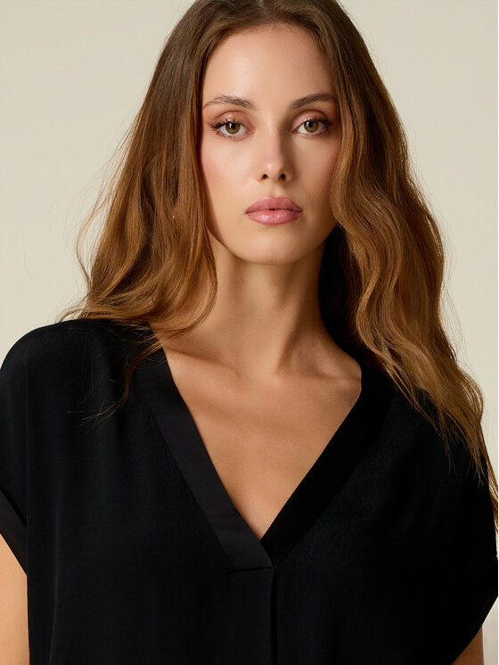 Oltre Oltre Blusa 2488J200825N033 Nero Regular Fit