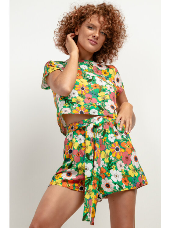 Tessita Tessita Szorty materiałowe SPODENKI_T411_4_L Zielony Relaxed Fit