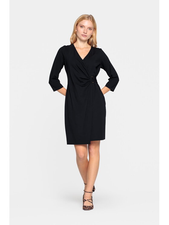 EMOI EMOI Sukienka codzienna czarna dopasowana z ozdobą w talii Czarny Feminine Fit