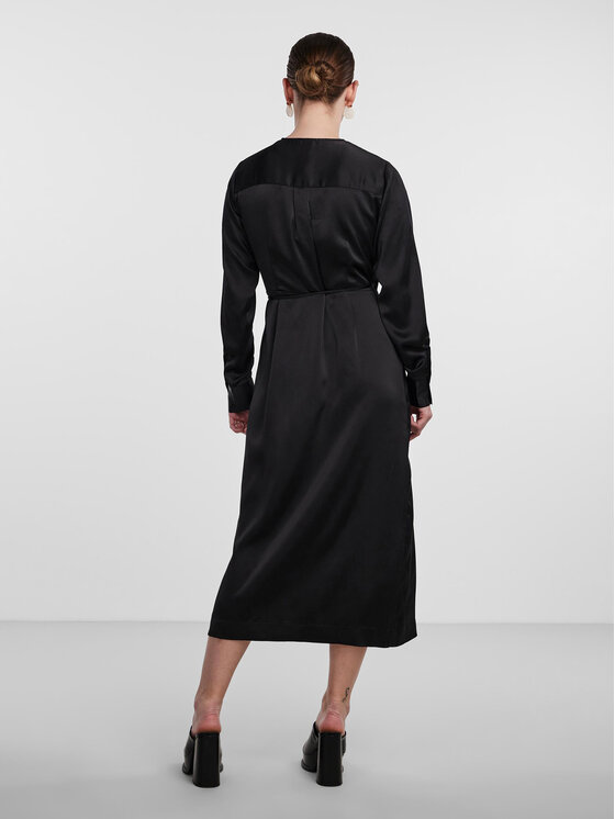 YAS YAS Sukienka codzienna Pella 26030740 Czarny Regular Fit