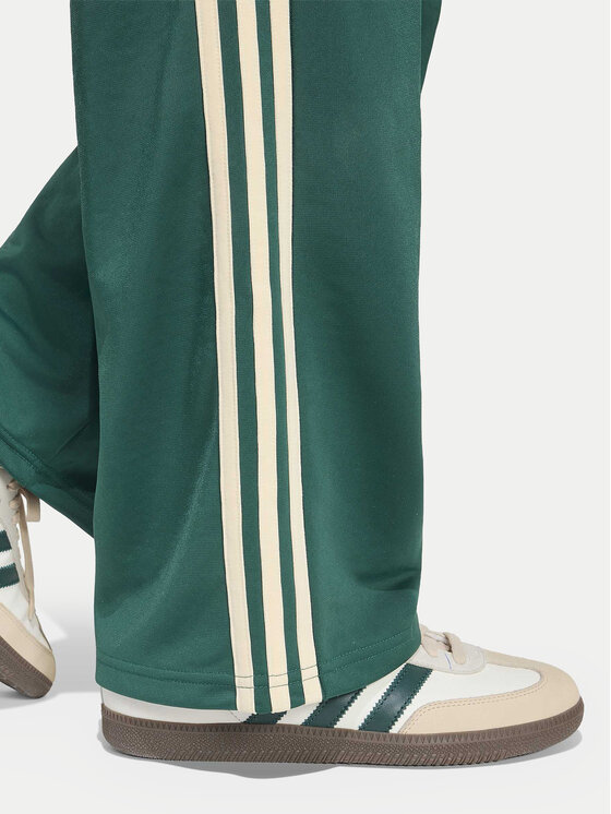 adidas adidas Spodnie dresowe Firebird Loose Tracksuit HZ6656 Zielony Relaxed Fit