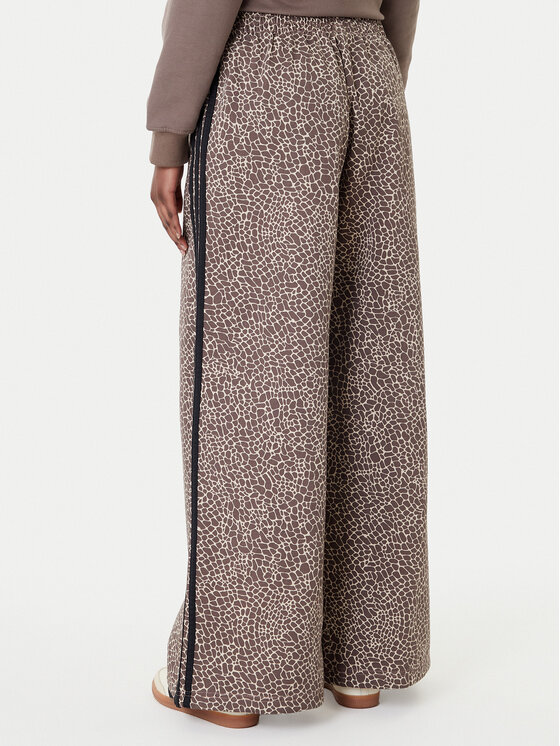 adidas adidas Jeans hlače Firebird Aop KD8811 Rjava Loose Fit