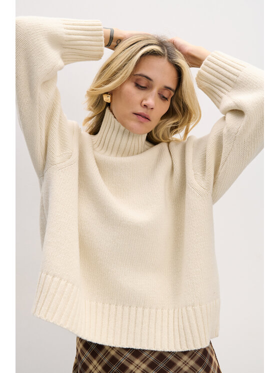 Fobya Fobya Sweter F2090 Écru Basic Fit