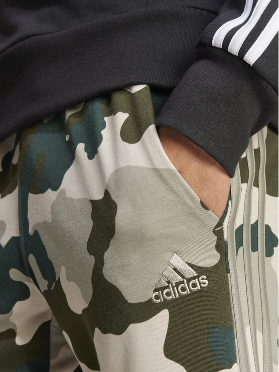 adidas Jogginghose Seasonal Essentials Camouflage IV7384 Grun Regular Fit Modivo