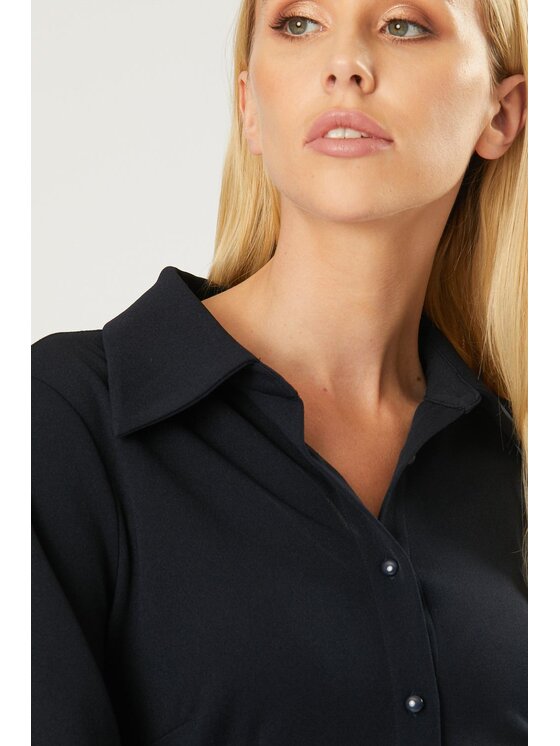 QUIOSQUE QUIOSQUE Každodenné šaty SCUPLEAT DRESS Tmavomodrá Regular Fit