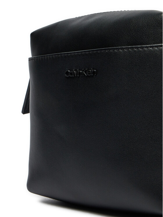 Calvin Klein Calvin Klein Umhängetasche Clean Essential Cube Reporter K50K512183 Schwarz