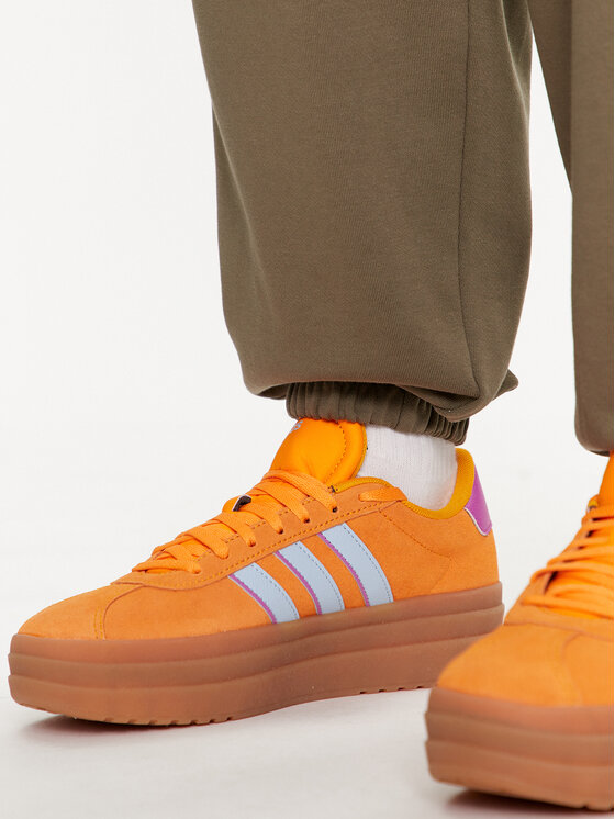 adidas adidas Pantaloni trening Essentials Fleece Boyfriend JIY9692 Kaki Loose Fit