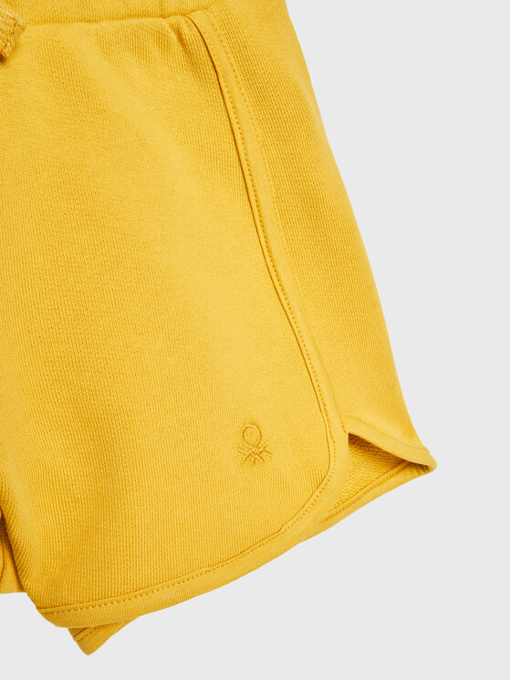 United Colors Of Benetton United Colors Of Benetton Szorty sportowe 3J70G900O Żółty Regular Fit