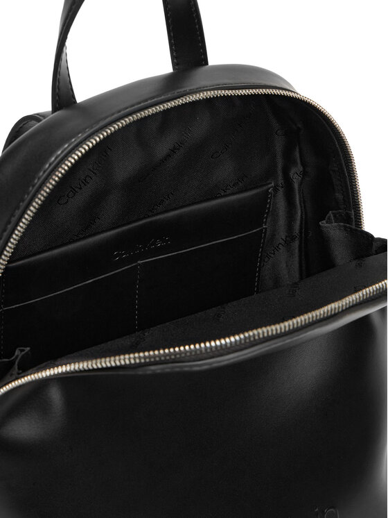 Calvin Klein Calvin Klein Mugursoma K60K613185 Melns