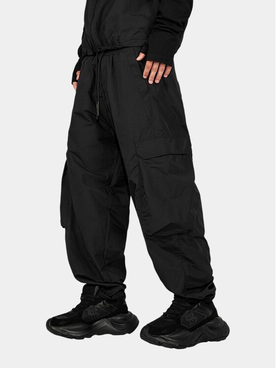 MADE BY SOCIETY MADE BY SOCIETY Spodnie materiałowe BURDEN Pants - P17811 Czarny Basic Fit