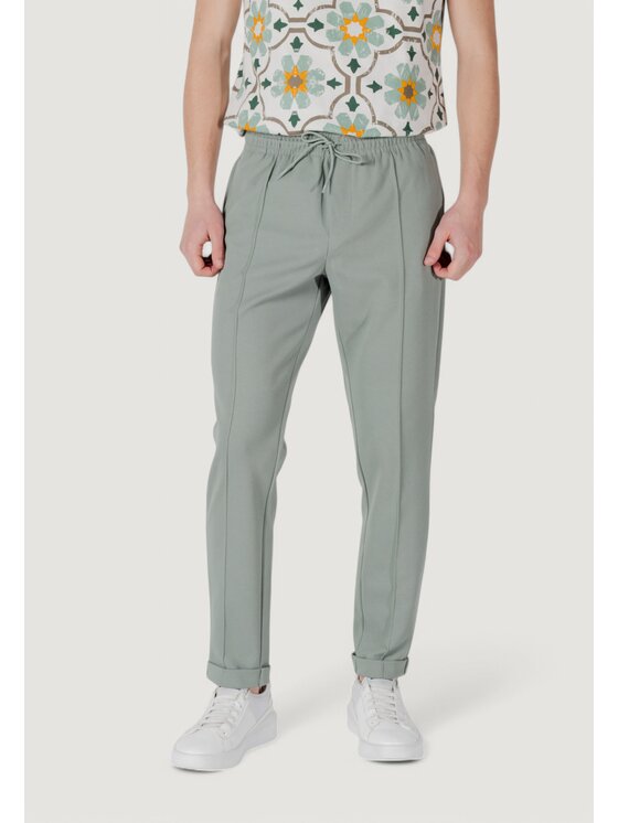 Antony Morato Antony Morato Spodnie dresowe CARROT FIT WITH LOGOED METAL BADGE Zielony Carrot Fit