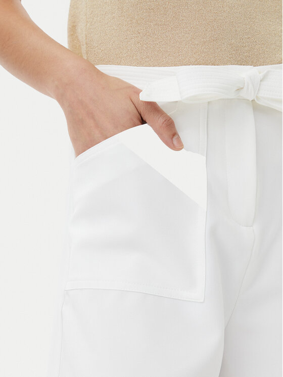 Guess Guess Pantaloncini di tessuto W5GD0I WH9Y2 Bianco Loose Fit