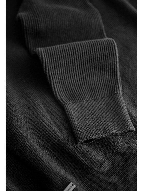 Volcano Volcano Golf M03170-W24 Czarny Regular Fit