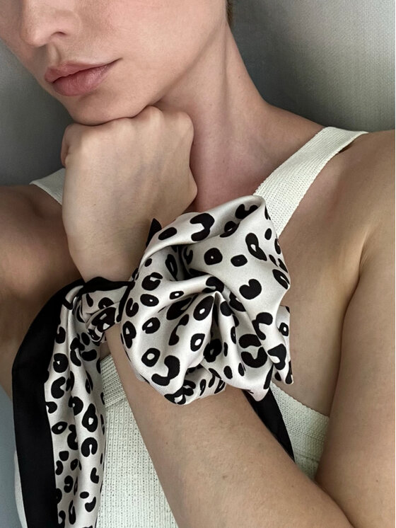 Sine Silk Sine Silk Apaszka jedwabna 53 MOTYW ZWIERZĘCY Écru