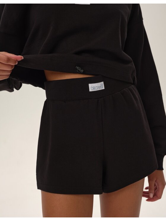 Esotiq Esotiq Szorty materiałowe 42131 Czarny Regular Fit