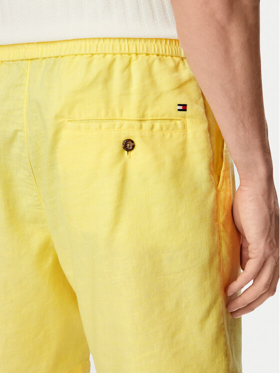 Tommy Hilfiger Tommy Hilfiger Pantalon scurți din material Dover MW0MW44353 Galben deschis Regular Fit