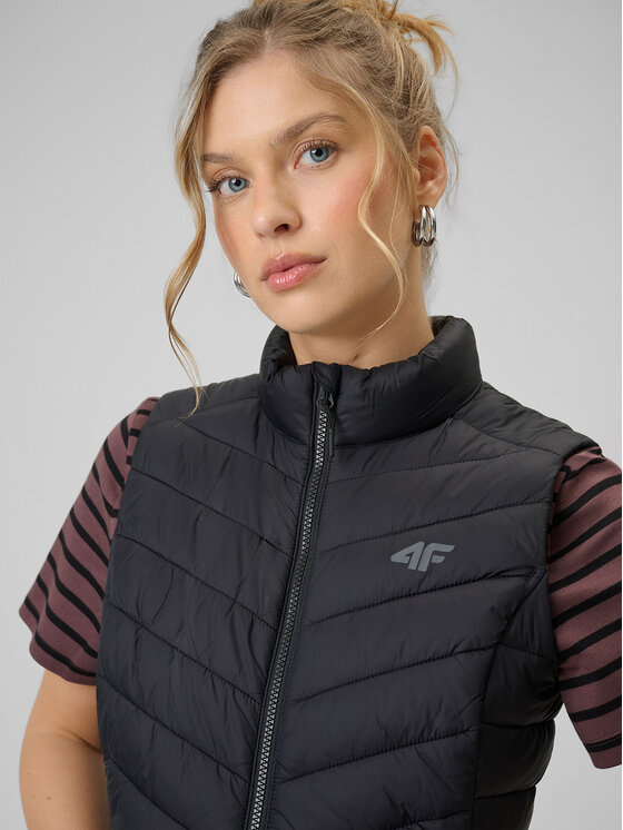 4F 4F Kamizelka EVERYDAY ACTIVE Czarny Regular Fit