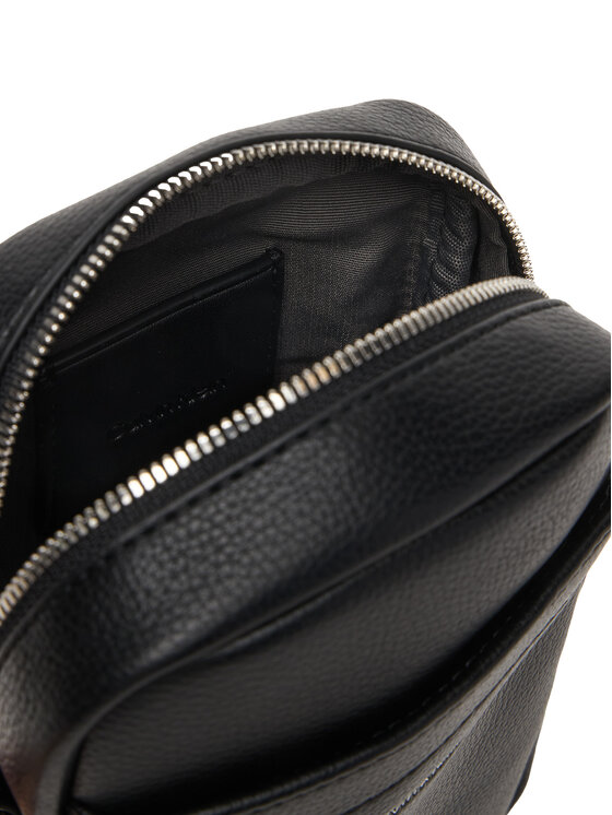 Calvin Klein Calvin Klein Saszetka Raised Slim Reporter LV04D3278G Czarny