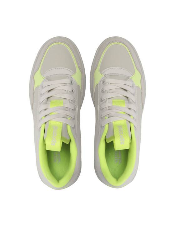 Dwa buty sportowe widziane z góry, pokazane sznurowad?a i j?zyki.