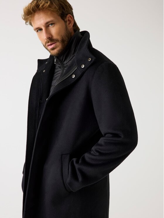 Guess Guess Преходно яке 168871 Черен Classic Fit