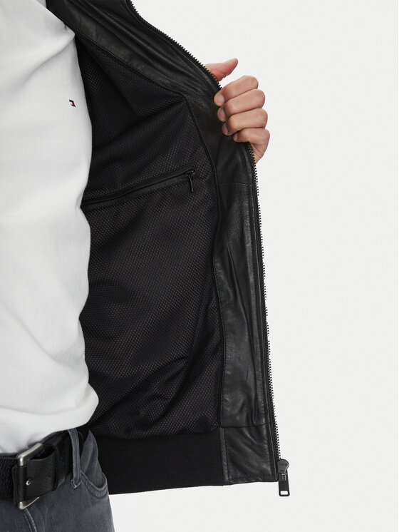 Mustang Mustang Lederjacke Essen Veg 310-24-061 Schwarz Regular Fit
