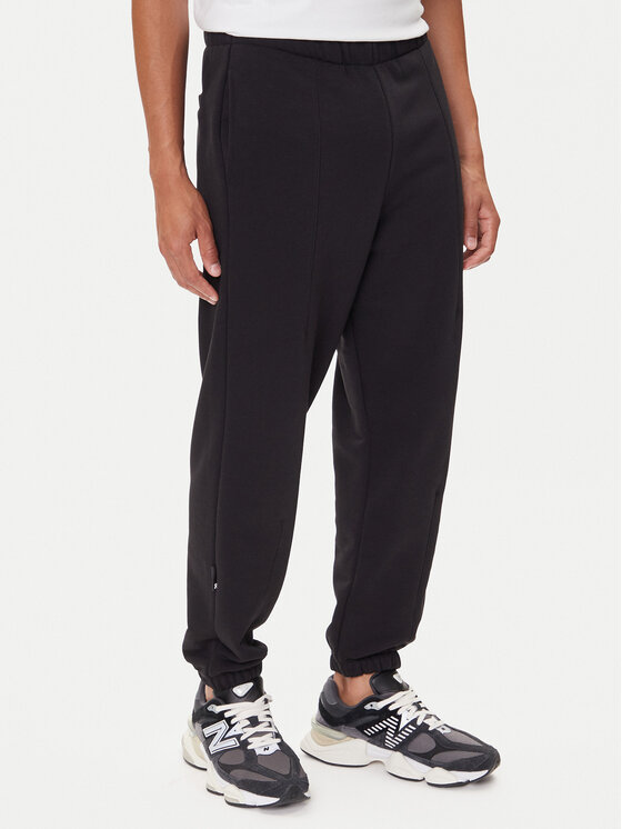 On Spodnie dresowe Club Pants 1ME1004 Czarny Relaxed Fit
