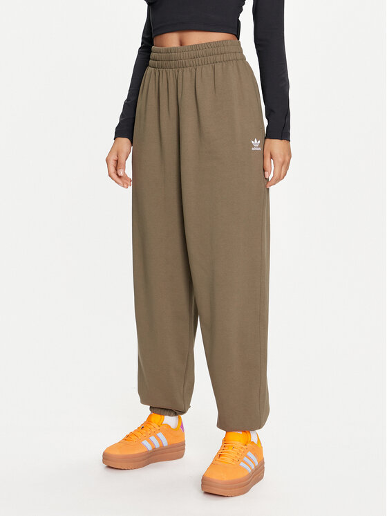 adidas Teplákové nohavice Essentials Fleece Boyfriend JIY9692 Kaki Loose Fit