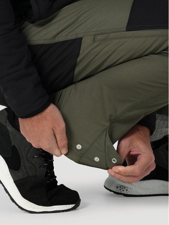 Wrangler Wrangler Pantaloni di tessuto REINFORCED SOFTSHELL PANT Verde Regular Fit