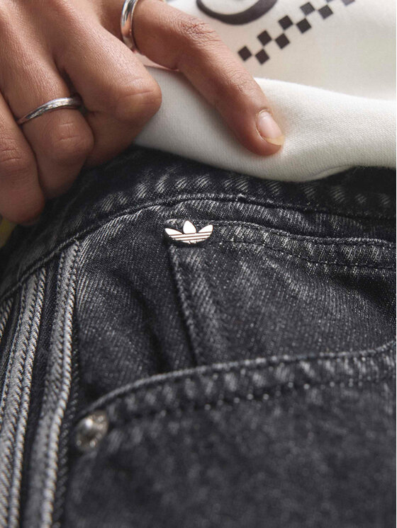 adidas adidas Jeans kratke hlače Firebird Jorts KD2916 Črna Oversize