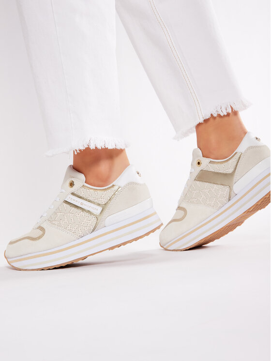 Flatform sneaker hotsell