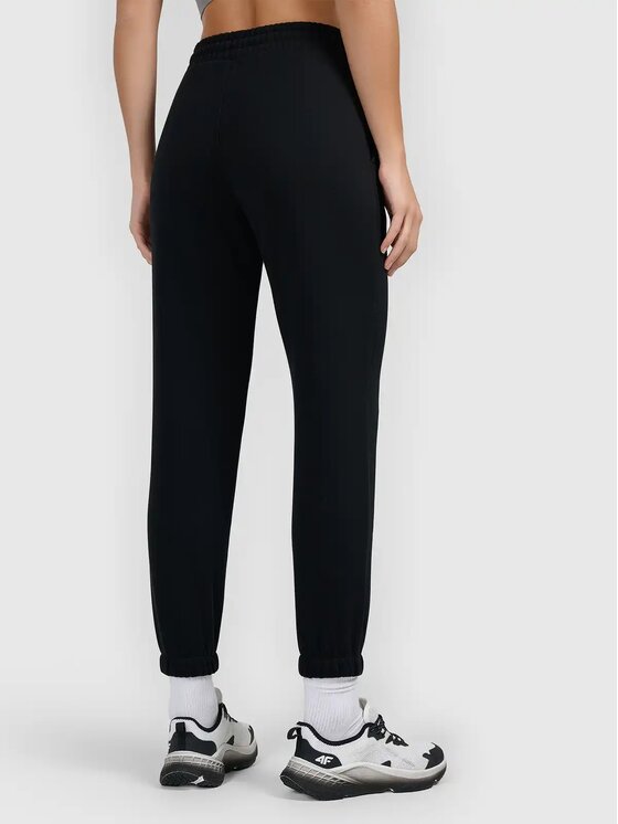 4F 4F Teplákové kalhoty 4FWMM00TTROF1755-20S Černá Jogger Fit
