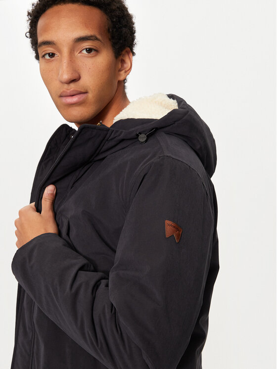 Wrangler Wrangler Žieminė striukė 112357423 Juoda Regular Fit