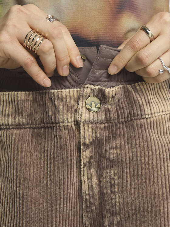 adidas adidas Штани з тканини Corduroy Sst KD8782 Коричневий Wide Leg