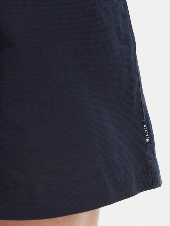 Mustang Mustang Pantalon scurți din material Charlottesville 1016584 Bleumarin Relaxed Fit