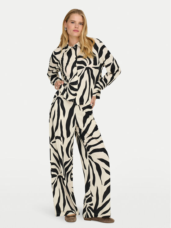 ONLY ONLY Srajca Sakura 15366883 Črna Regular Fit