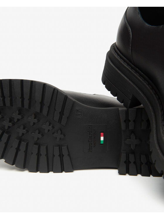 Nero Giardini Nero Giardini Κλειστά παπούτσια I514013D Μαύρο