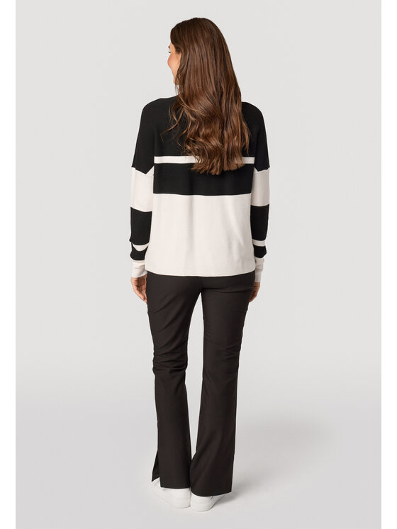 QUIOSQUE QUIOSQUE Svetr Quiosque 6VS013228 Barevná Regular Fit