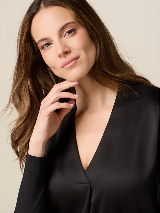 Oltre Oltre Blusa G388J104482N033 Nero Regular Fit
