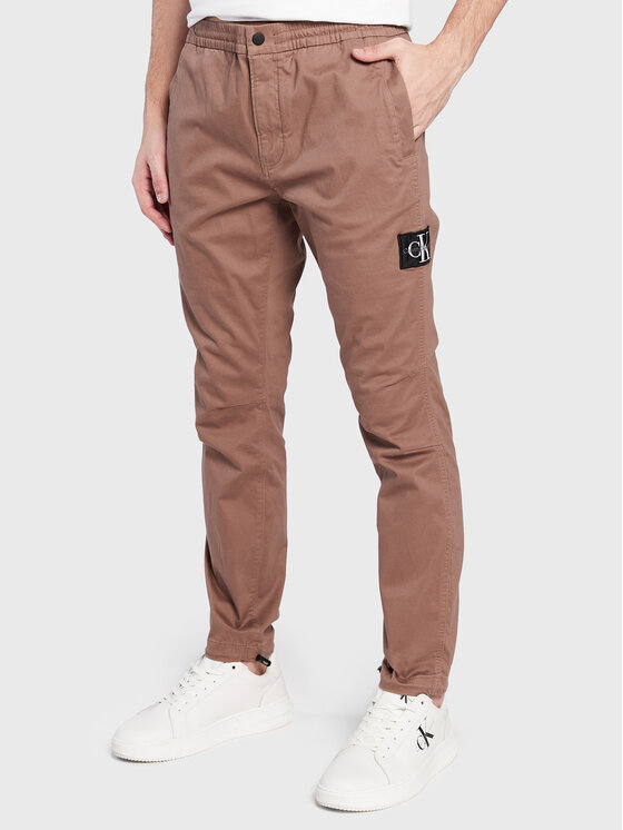 Calvin Klein Jeans Pantaloni din material J30J322041 Maro Regular Fit