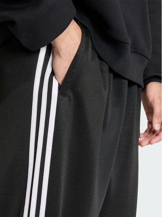 adidas adidas Spodnie dresowe ADICOLOR LOOSE Czarny Loose Fit