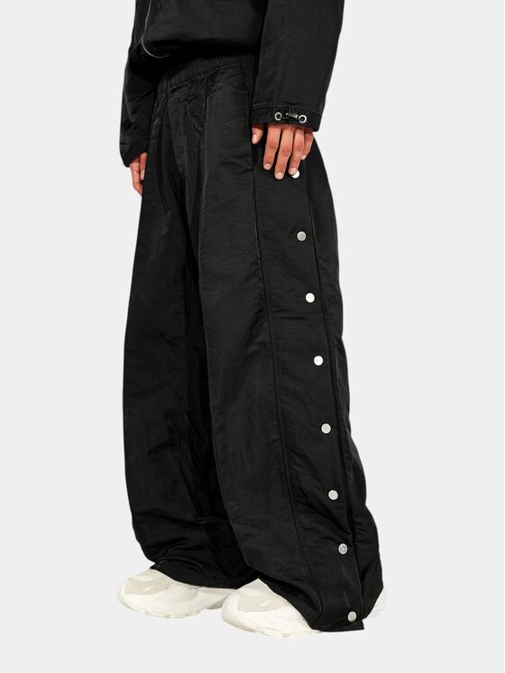 MADE BY SOCIETY MADE BY SOCIETY Spodnie materiałowe Pantaloni L’OMBRE - P17825 Czarny Basic Fit