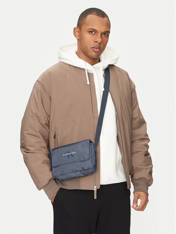 Calvin Klein Jeans Calvin Klein Jeans Taška cez rameno Sport Essentials Ut Flap Cb22 LV04G3031G Tmavomodrá