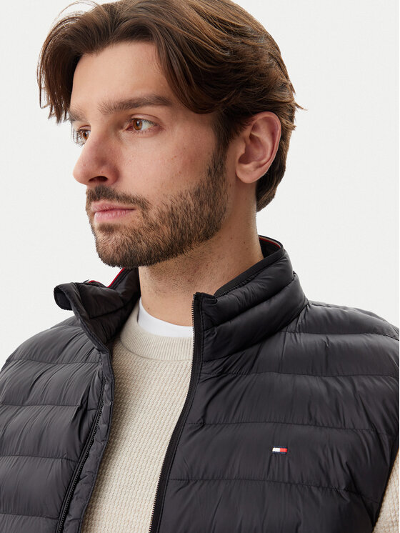 Tommy Hilfiger Tommy Hilfiger Telovnik Core Packable MW0MW39989 Črna Regular Fit