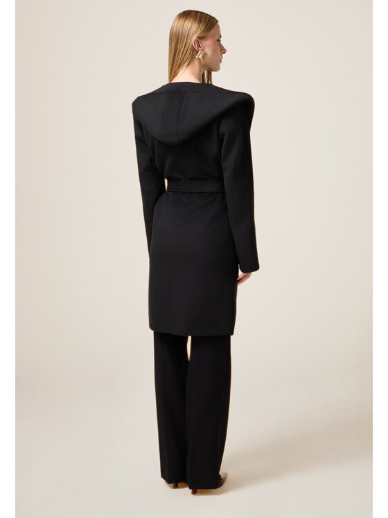 Oltre Oltre Cappotto invernale 8721R001288N033 Nero A-Line Fit