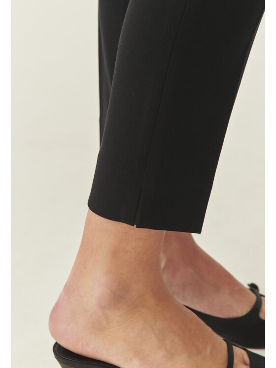 TATUUM TATUUM Spodnie materiałowe KOLIA Czarny Skinny Fit