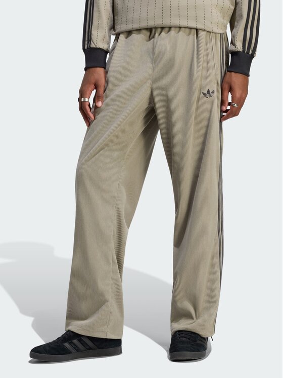 adidas adidas Joggery 170185 Zielony Regular Fit